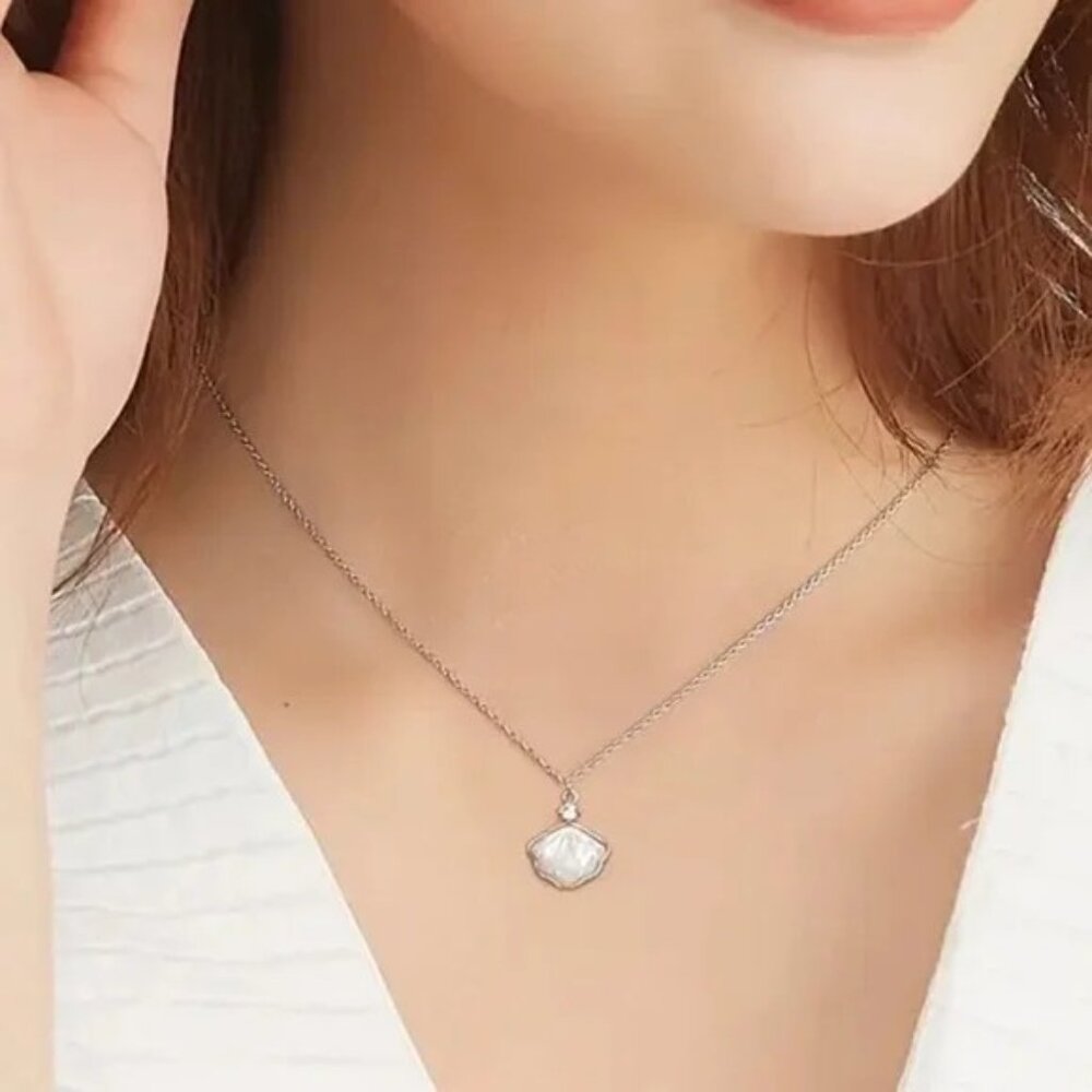 5/$25💎  Silver Shell Pendant Necklace